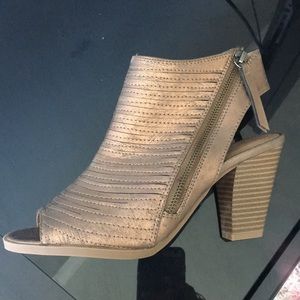 CHINESE LAUNDRY Bronze Open toe shoe sandals sz 7